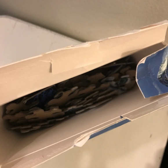 Kids Glow in the Dark Snow Leopard Puzzle - 100 Pieces - Picture 4 of 6